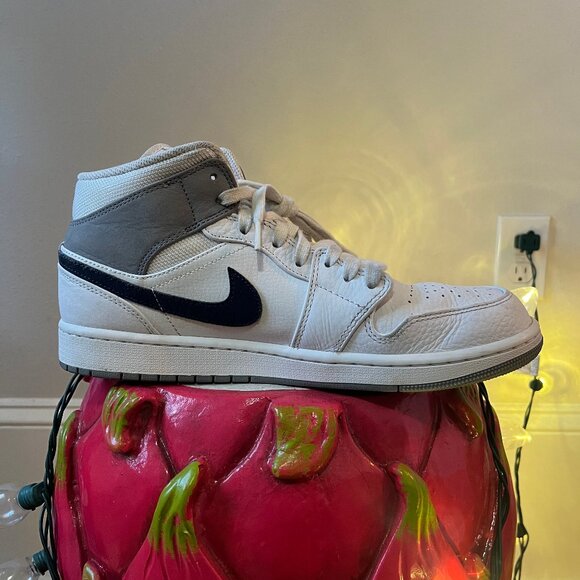 Nike Air Jordan 1 Mid "Paris," Size M 10.5 / W 12 - Picture 7 of 10